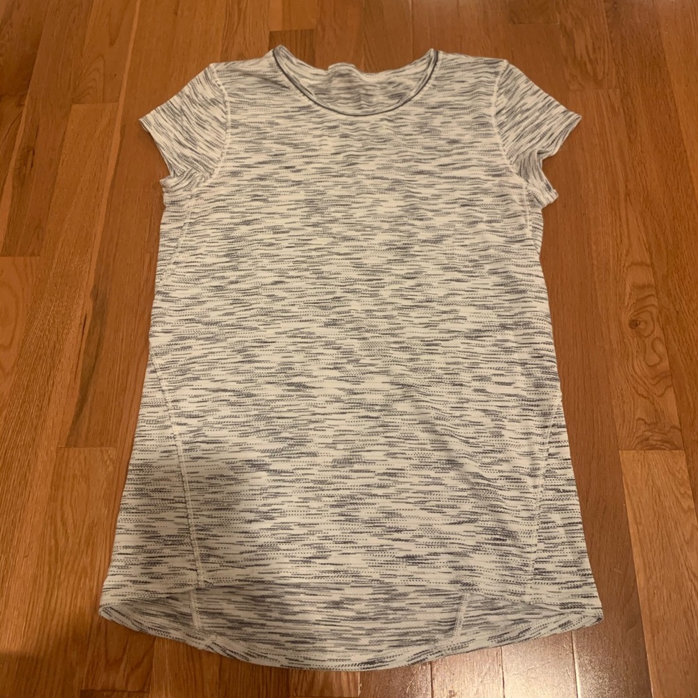 Women’s Lululemon T-shirt